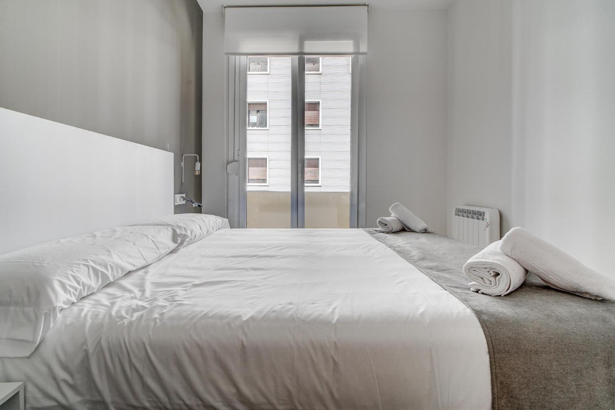 Apartamentos Gran Via By Sanse Holidays Сан Себастиан Екстериор снимка