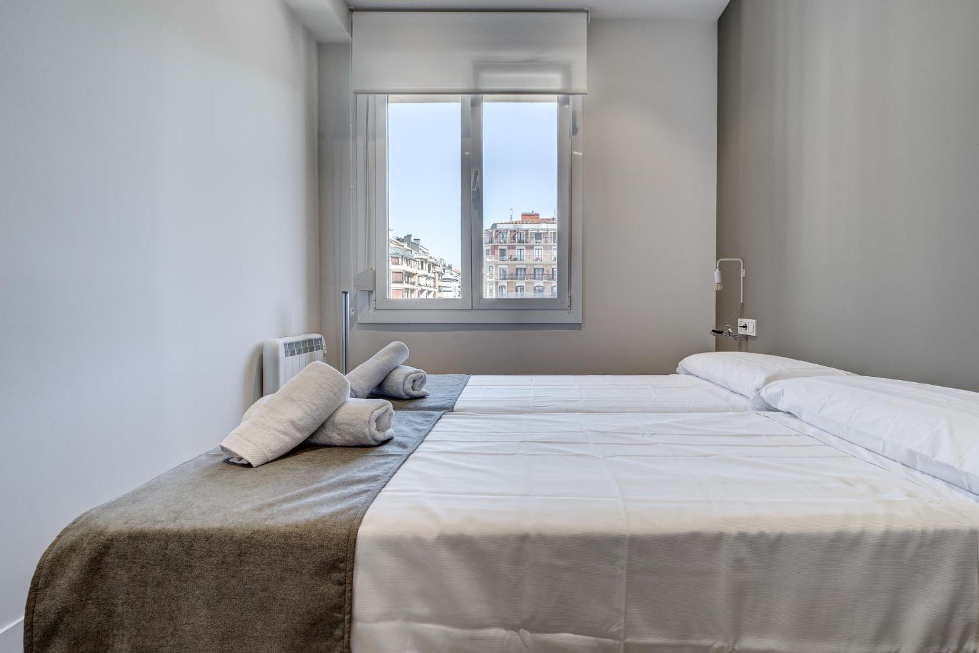 Apartamentos Gran Via By Sanse Holidays Сан Себастиан Екстериор снимка
