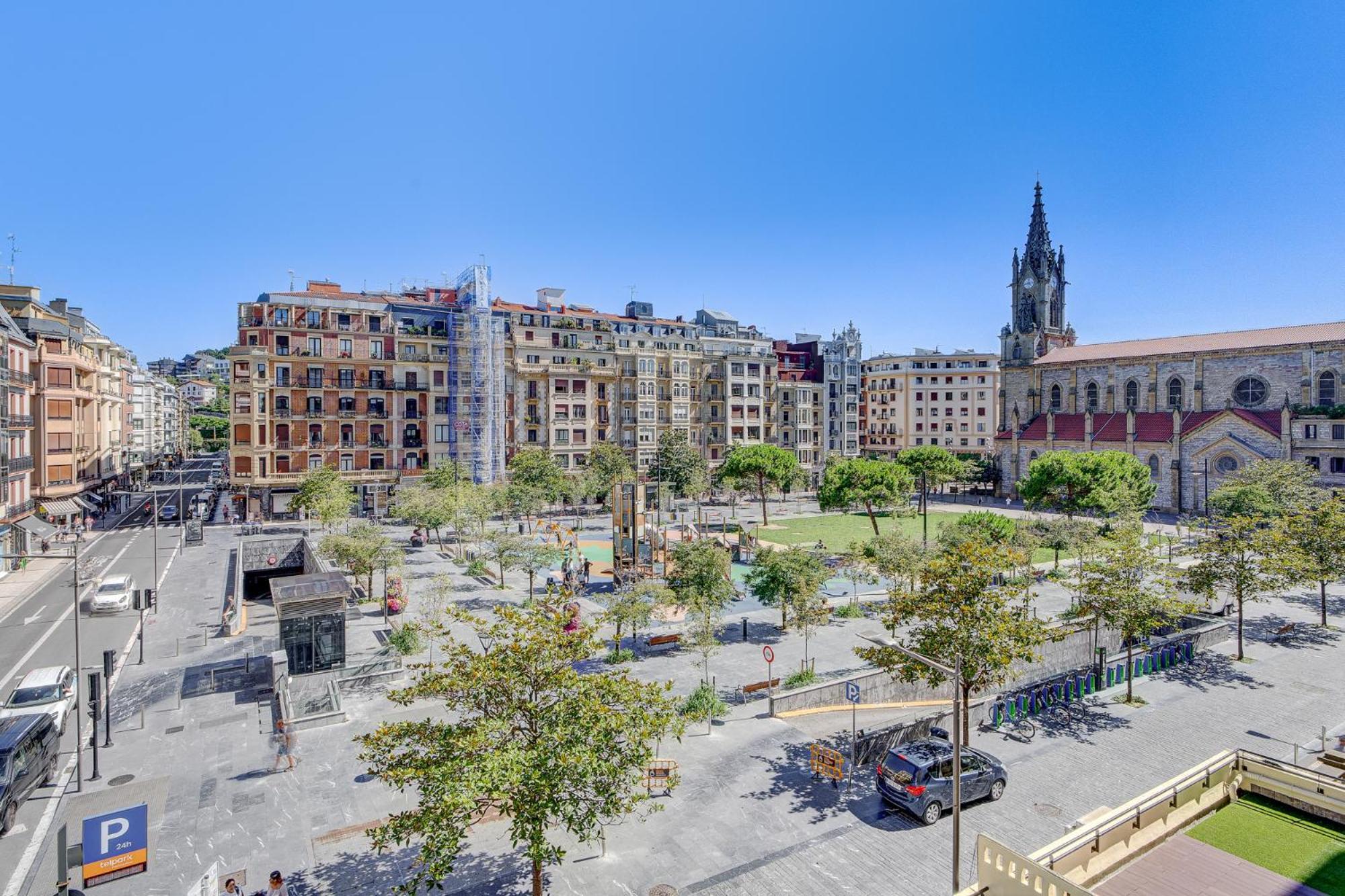Apartamentos Gran Via By Sanse Holidays Сан Себастиан Екстериор снимка
