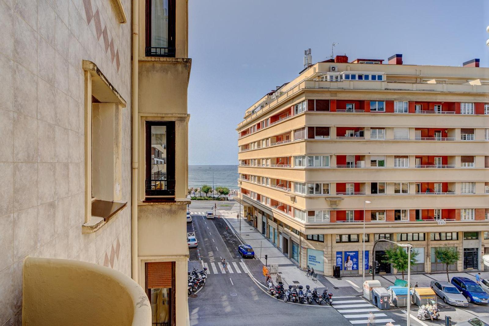 Apartamentos Gran Via By Sanse Holidays Сан Себастиан Екстериор снимка