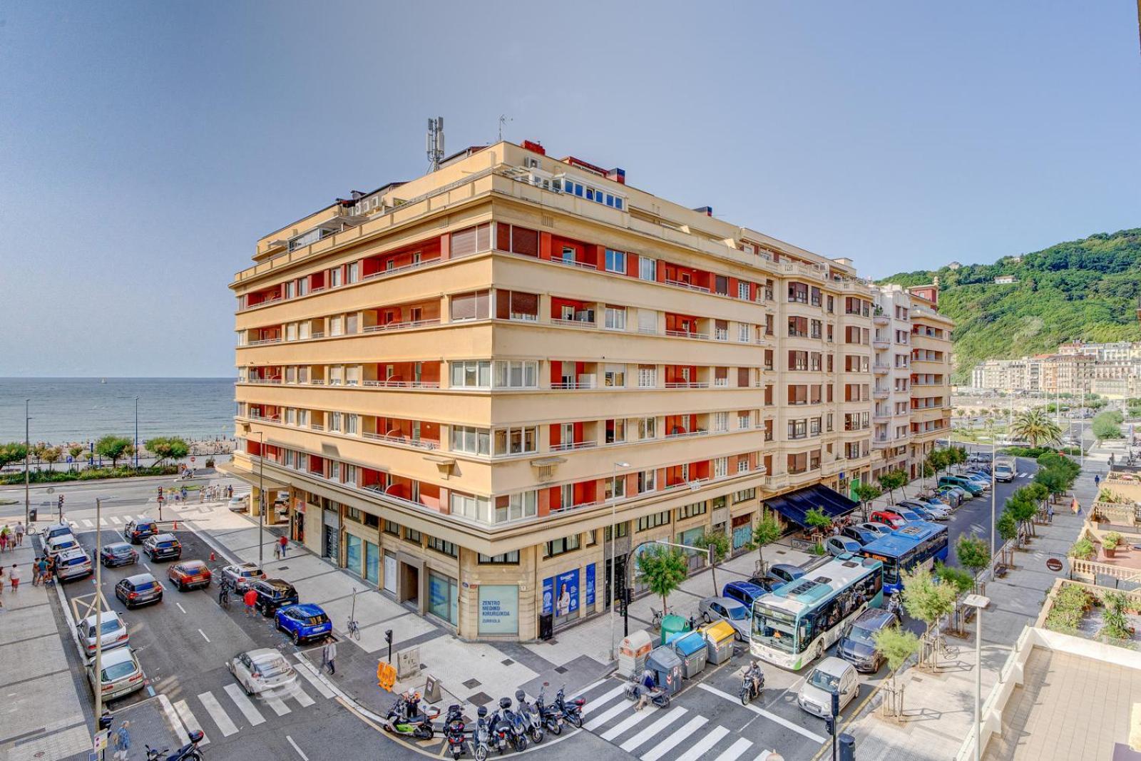 Apartamentos Gran Via By Sanse Holidays Сан Себастиан Екстериор снимка
